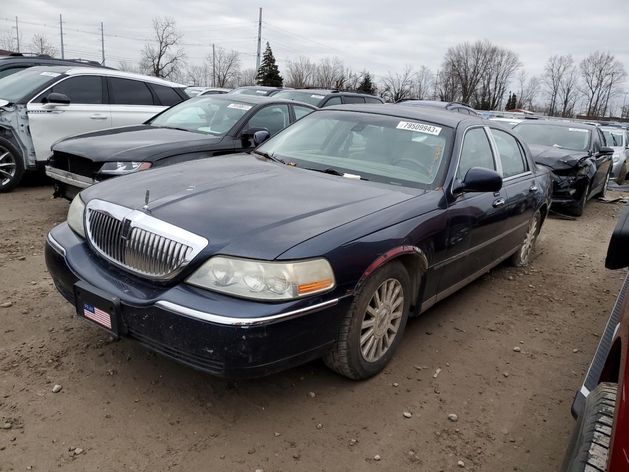 Image 1 of 2003 LINCOLN TOWN CAR SIGNATURE 2003 with VIN 1LNHM82W03Y633316