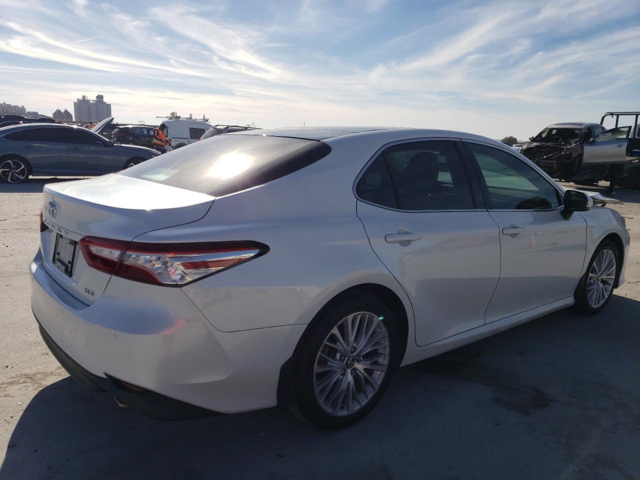 Obraz 3 z 2018 TOYOTA CAMRY L 2018 z VIN 4T1B11HK2JU052950