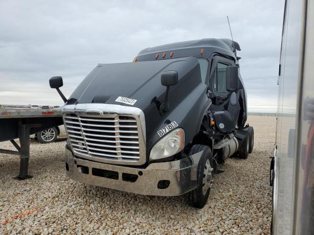 Image 2 of 2013 FREIGHTLINER CASCADIA 125  2013 with VIN 3AKJGLDV3DSFF2275
