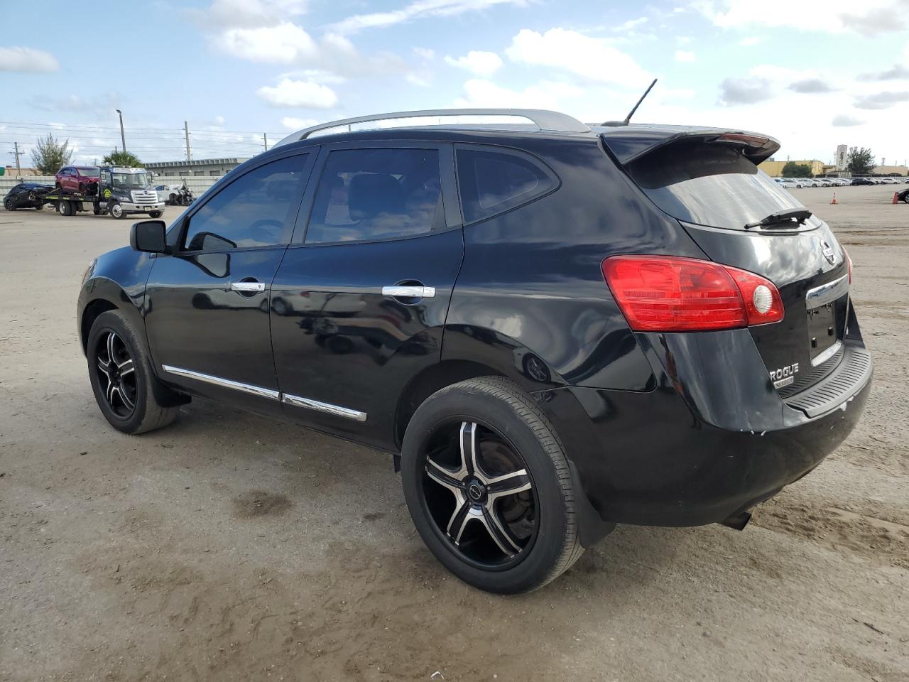 Image 2 of 2015 NISSAN ROGUE SELECT S 2015 with VIN JN8AS5MV2FW754190