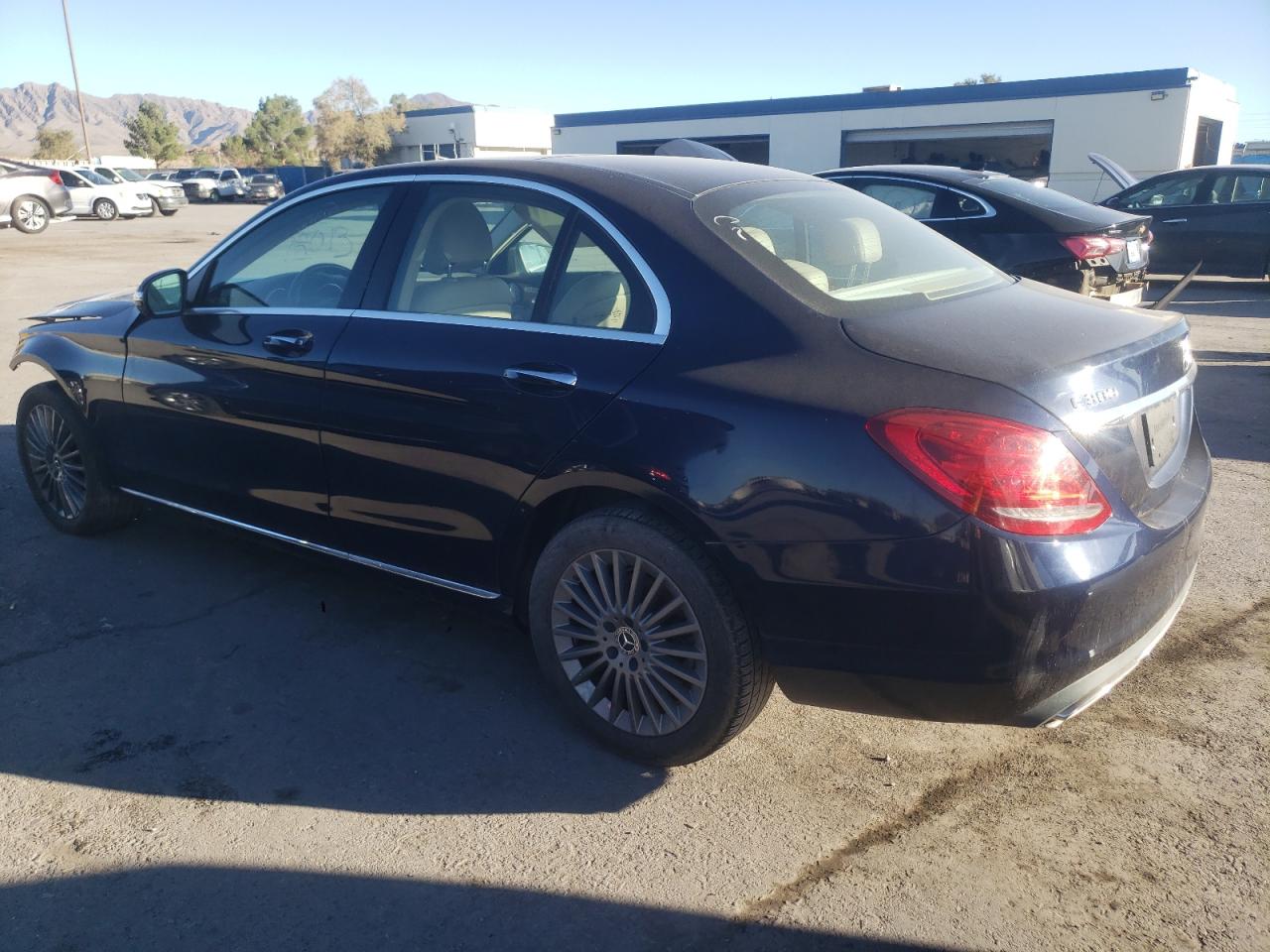 Obraz 2 z 2015 MERCEDES-BENZ C 300 4MATIC 2015 z VIN 55SWF4KB4FU029752