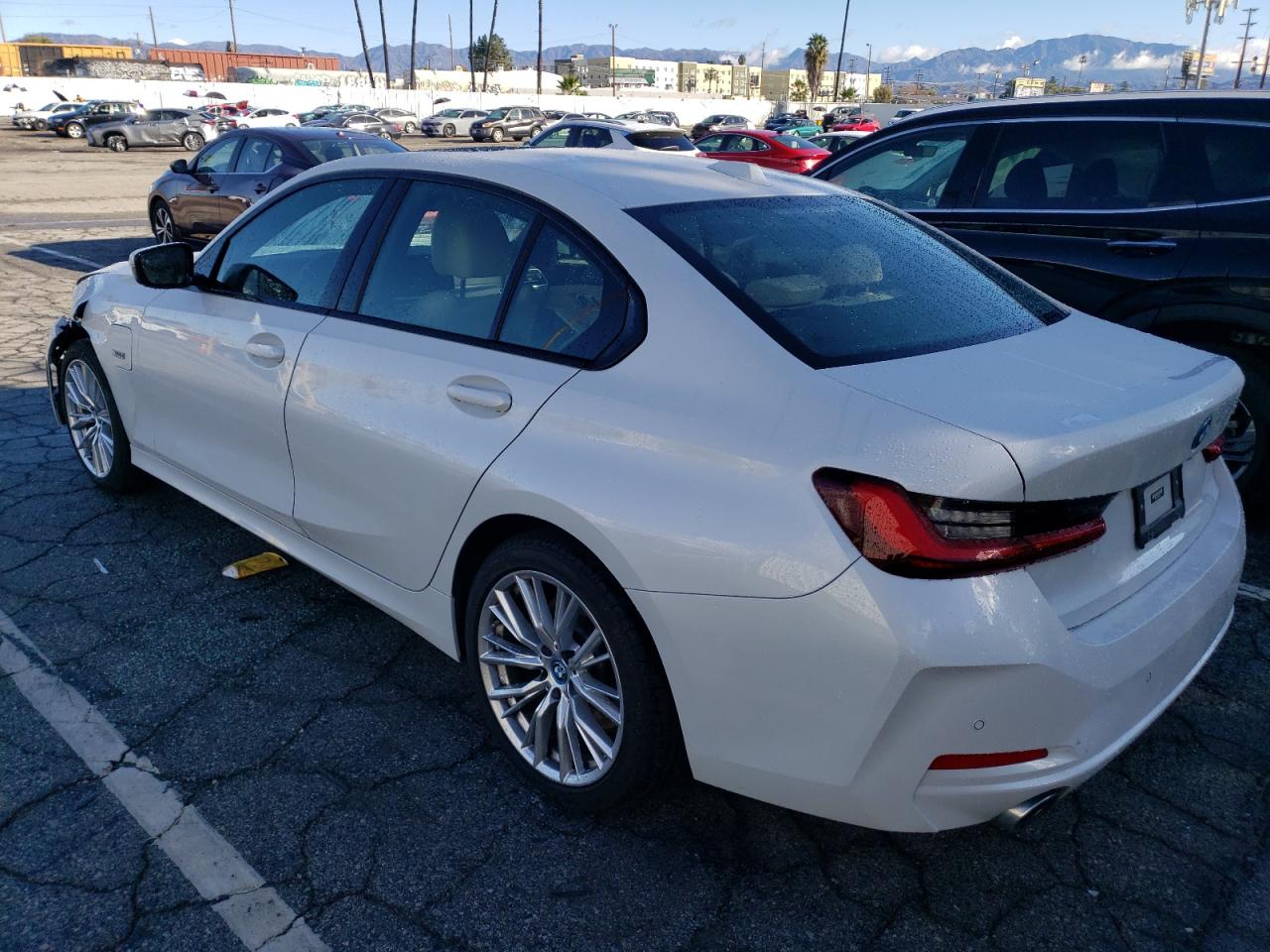 Obraz 2 z 2023 BMW 330E  2023 z VIN 3MW39FF03P8C98599