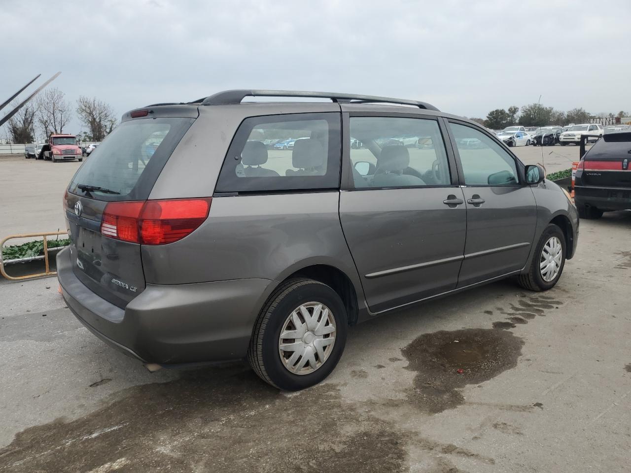 Image 3 of 2005 TOYOTA SIENNA CE 2005 with VIN 5TDZA23CX5S349239