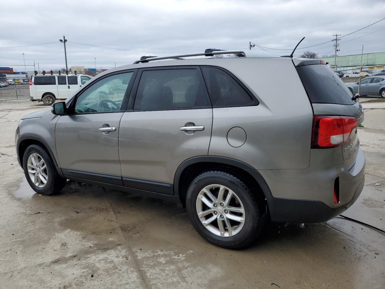 Изображение 2 2015 KIA SORENTO LX 2015 с VIN 5XYKT4A74FG556687
