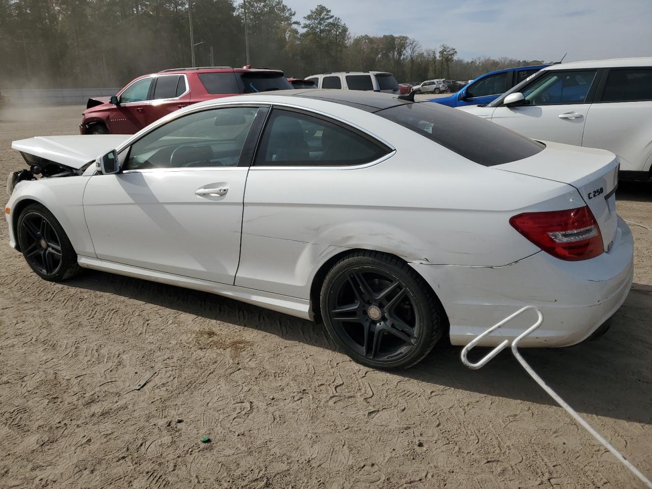 Изображение 2 2015 MERCEDES-BENZ C 250 2015 с VIN WDDGJ4HB1FG402205