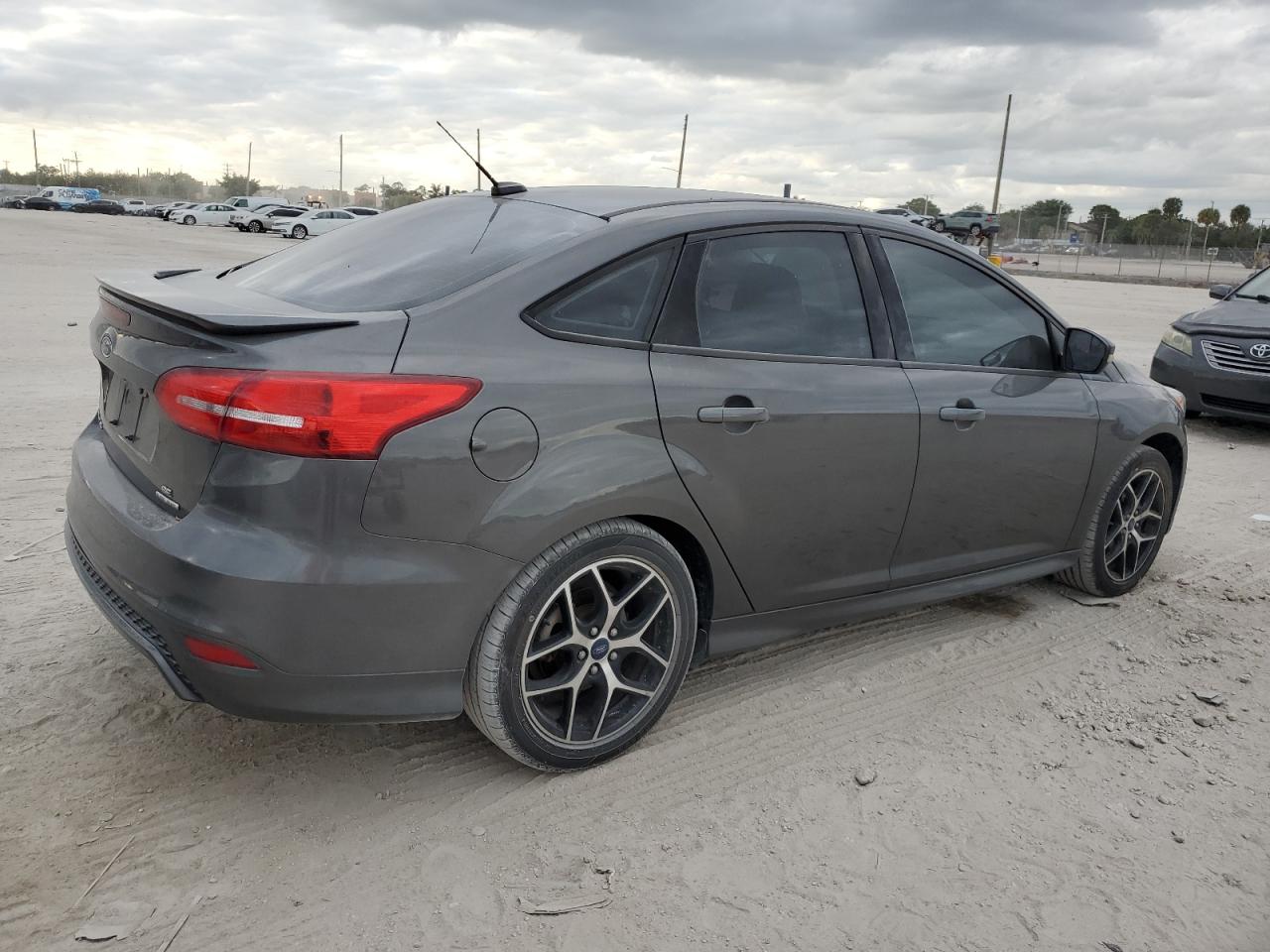 Image 3 of 2015 FORD FOCUS SE 2015 with VIN 1FADP3F23FL382030