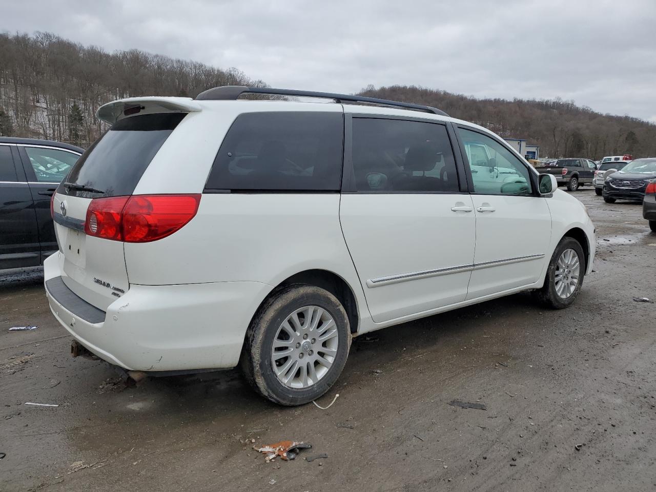 Image 3 of 2009 TOYOTA SIENNA XLE 2009 with VIN 5TDBK22C49S024267