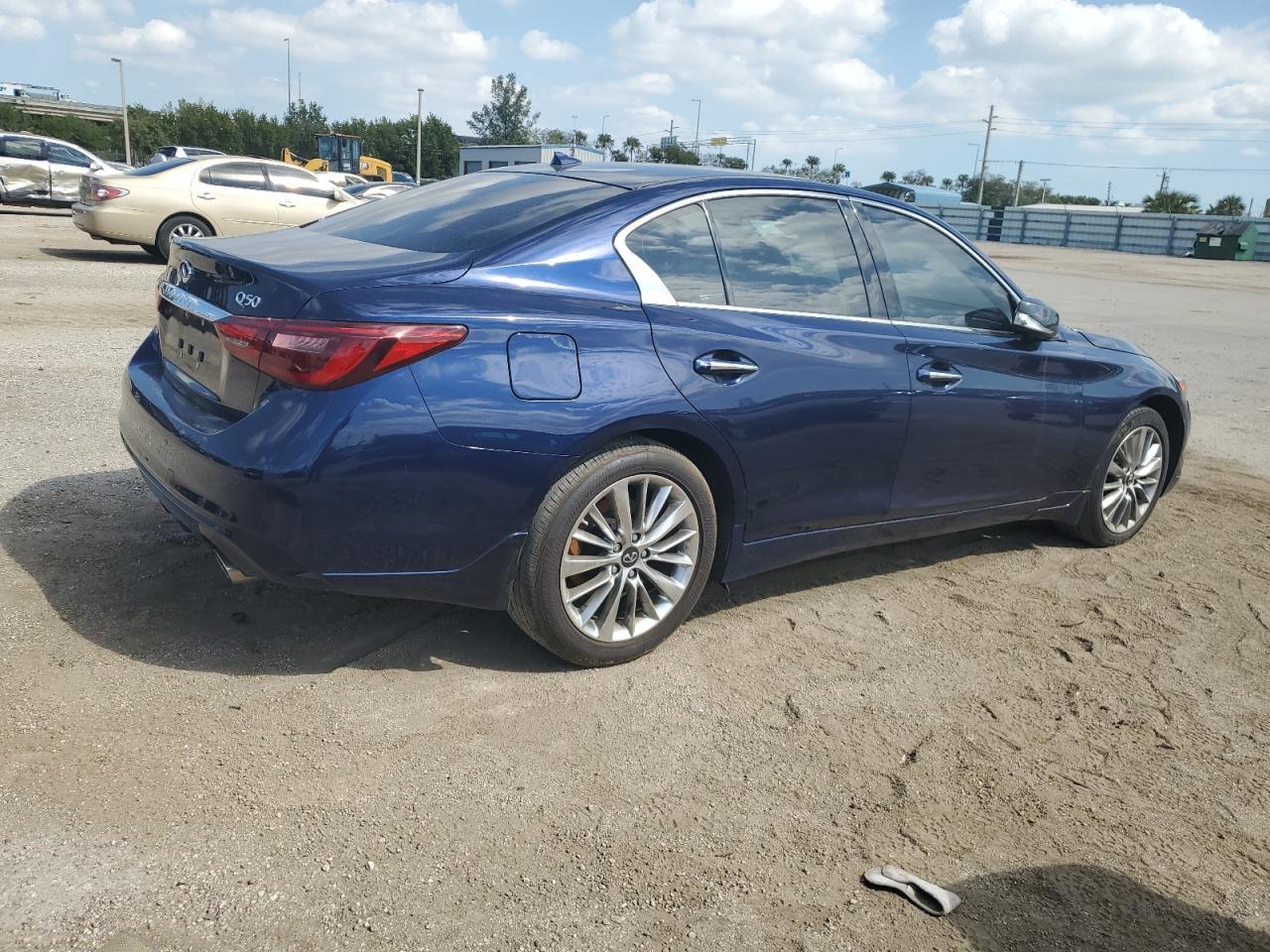 Obraz 3 z Infiniti Q50 Luxe 2021 z VIN JN1EV7BR1MM754893