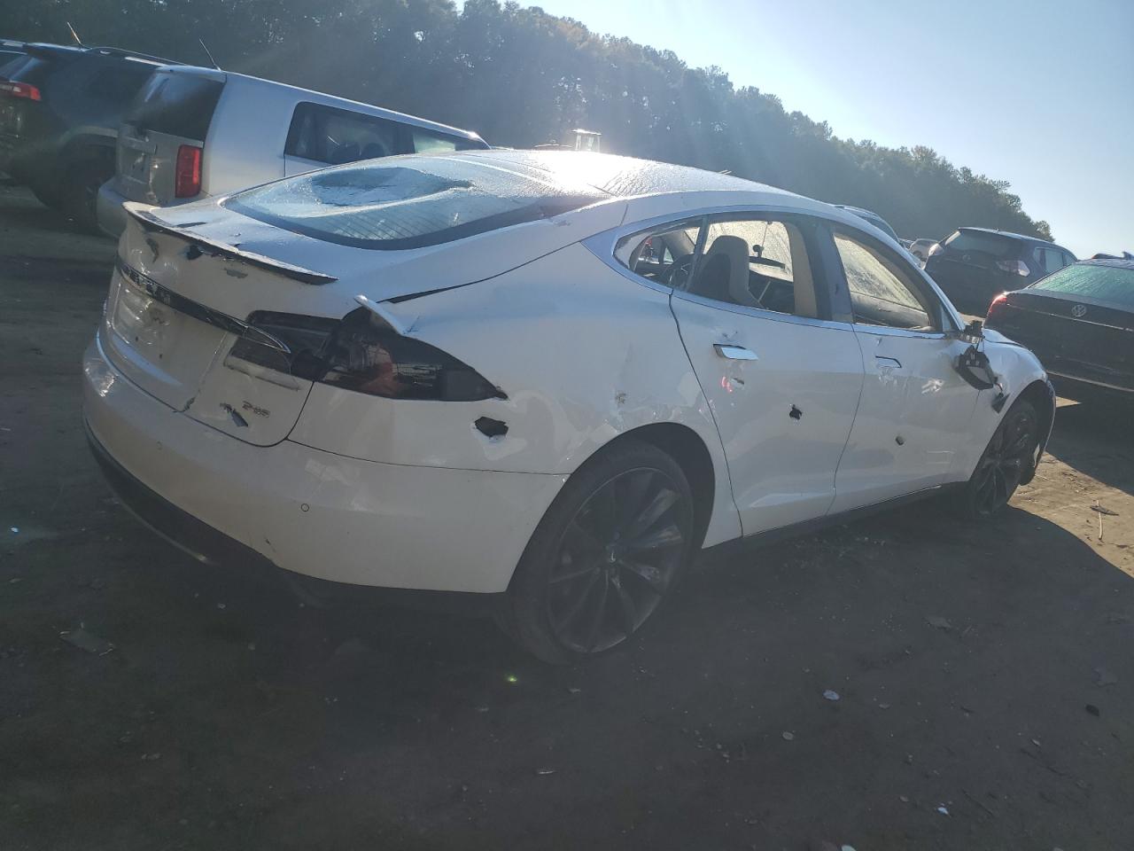 Obraz 3 z 2013 TESLA MODEL S  2013 z VIN 5YJSA1CP6DFP26943
