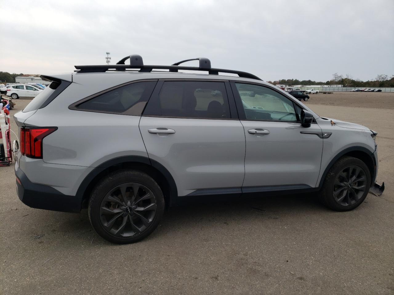 Image 3 of 2022 KIA SORENTO SX 2022 with VIN 5XYRKDLF7NG090869
