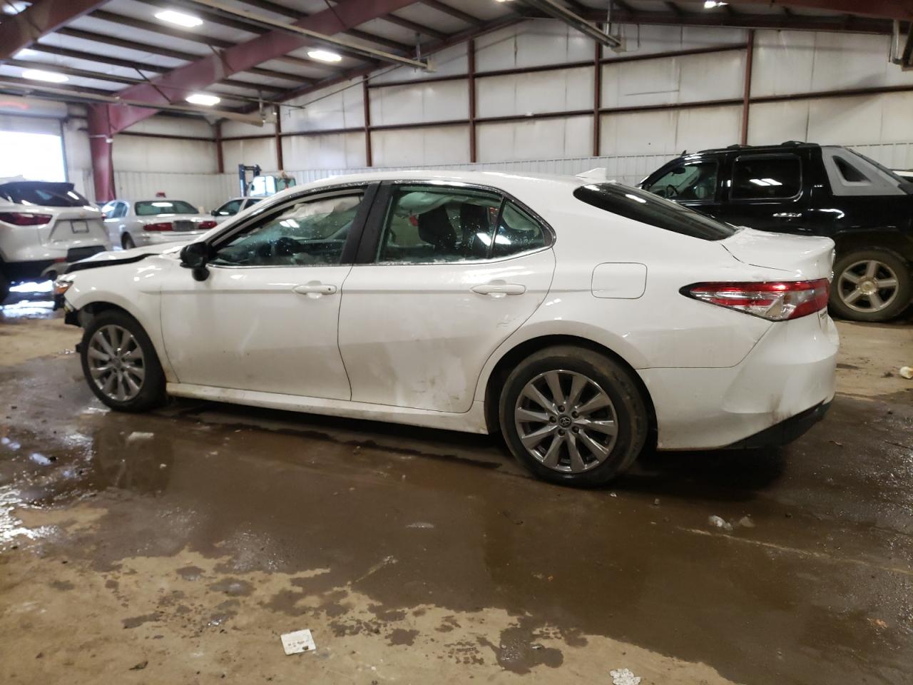 Image 2 of 2020 TOYOTA CAMRY LE 2020 with VIN 4T1C11AK8LU306100