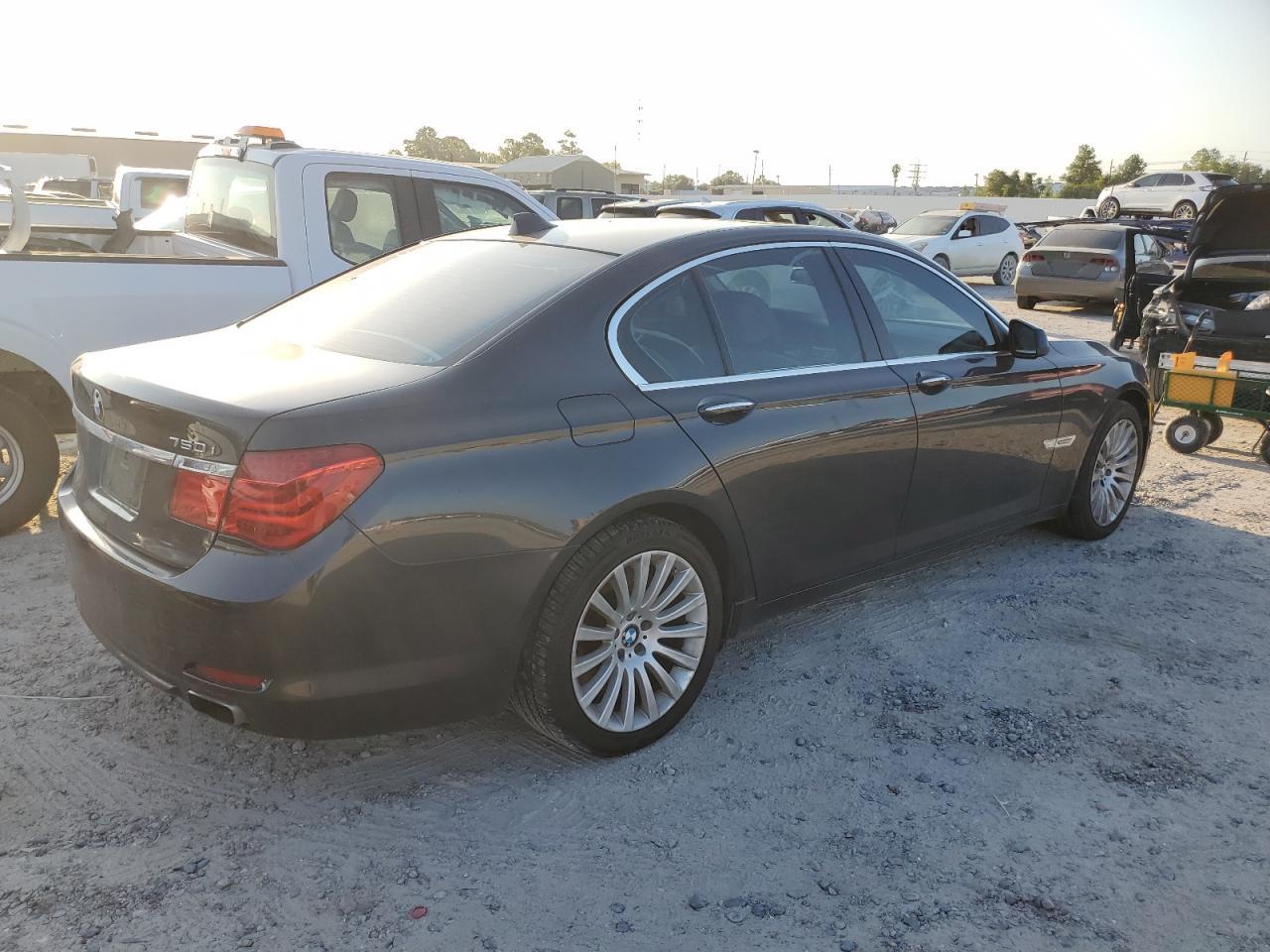 Изображение 3 2012 BMW 750 I 2012 с VIN WBAKA8C57CDS99539