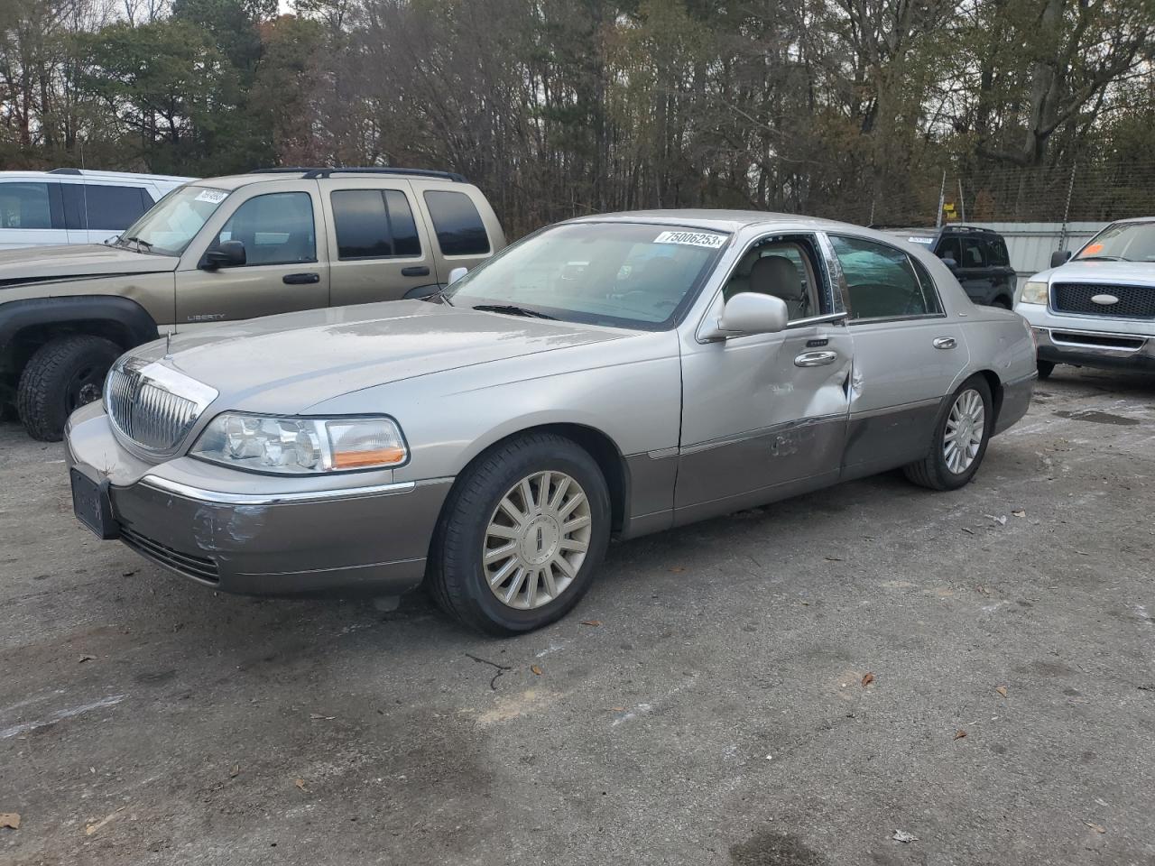 2004 LINCOLN TOWN CAR ULTIMATE 2004 image