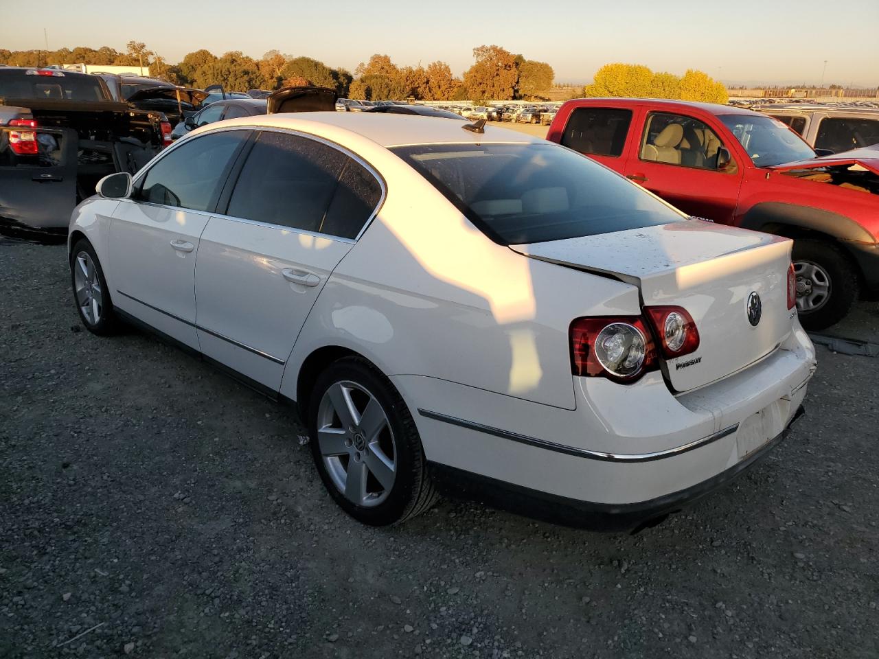 Image 2 of 2008 VOLKSWAGEN PASSAT KOMFORT 2008 with VIN WVWAK73C28P049698