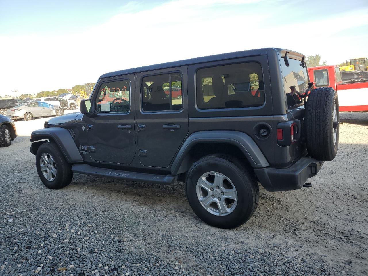 Image 2 of 2019 JEEP WRANGLER UNLIMITED SPORT 2019 with VIN 1C4HJXDN0KW595401