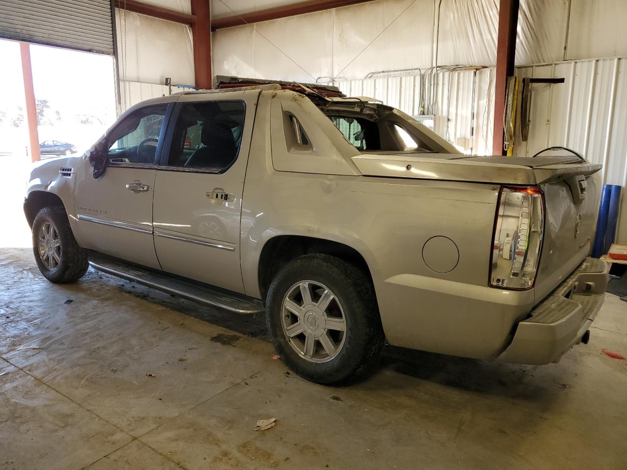 Image 2 of 2008 CADILLAC ESCALADE EXT 2008 with VIN 3GYFK62888G185720
