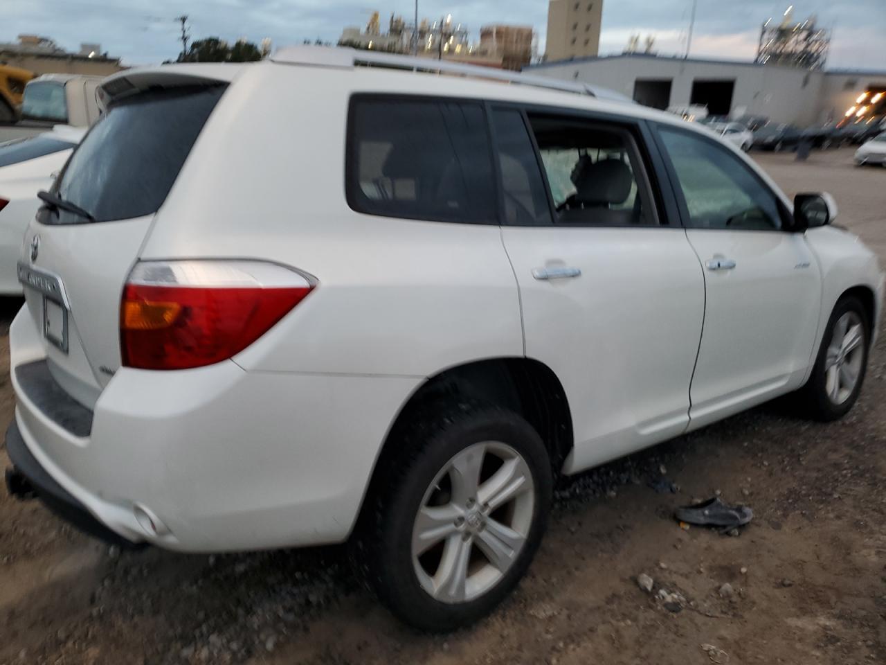 Image 3 of 2010 TOYOTA HIGHLANDER LIMITED 2010 with VIN 5TDDK3EH3AS015733
