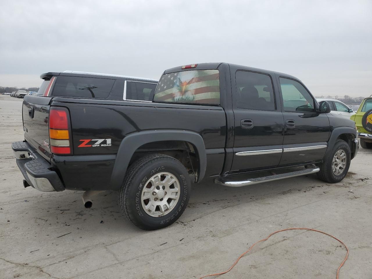 Image 3 of 2005 GMC NEW SIERRA K1500 2005 with VIN 2GTEK13T851269113