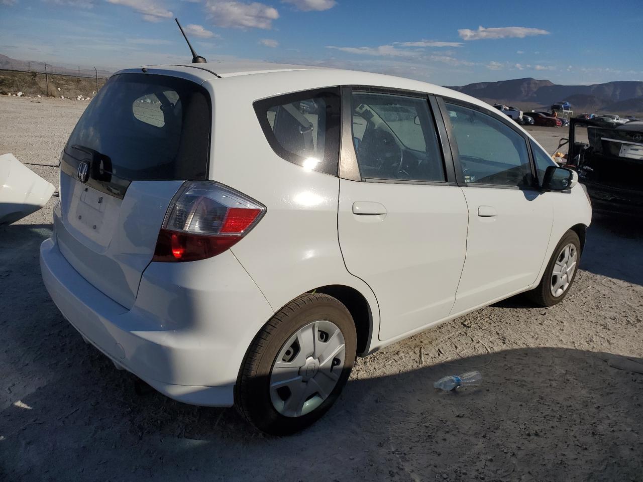 Изображение 3 2013 HONDA FIT  2013 с VIN JHMGE8H38DC077375
