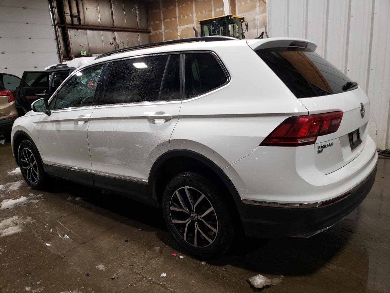 Obraz 2 z 2021 VOLKSWAGEN TIGUAN SE 2021 z VIN 3VV2B7AX3MM085363