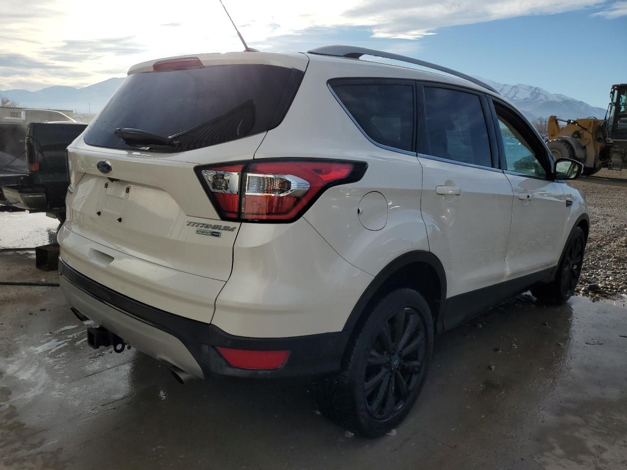 Изображение 3 2017 FORD ESCAPE TITANIUM 2017 с VIN 1FMCU9J91HUC25823