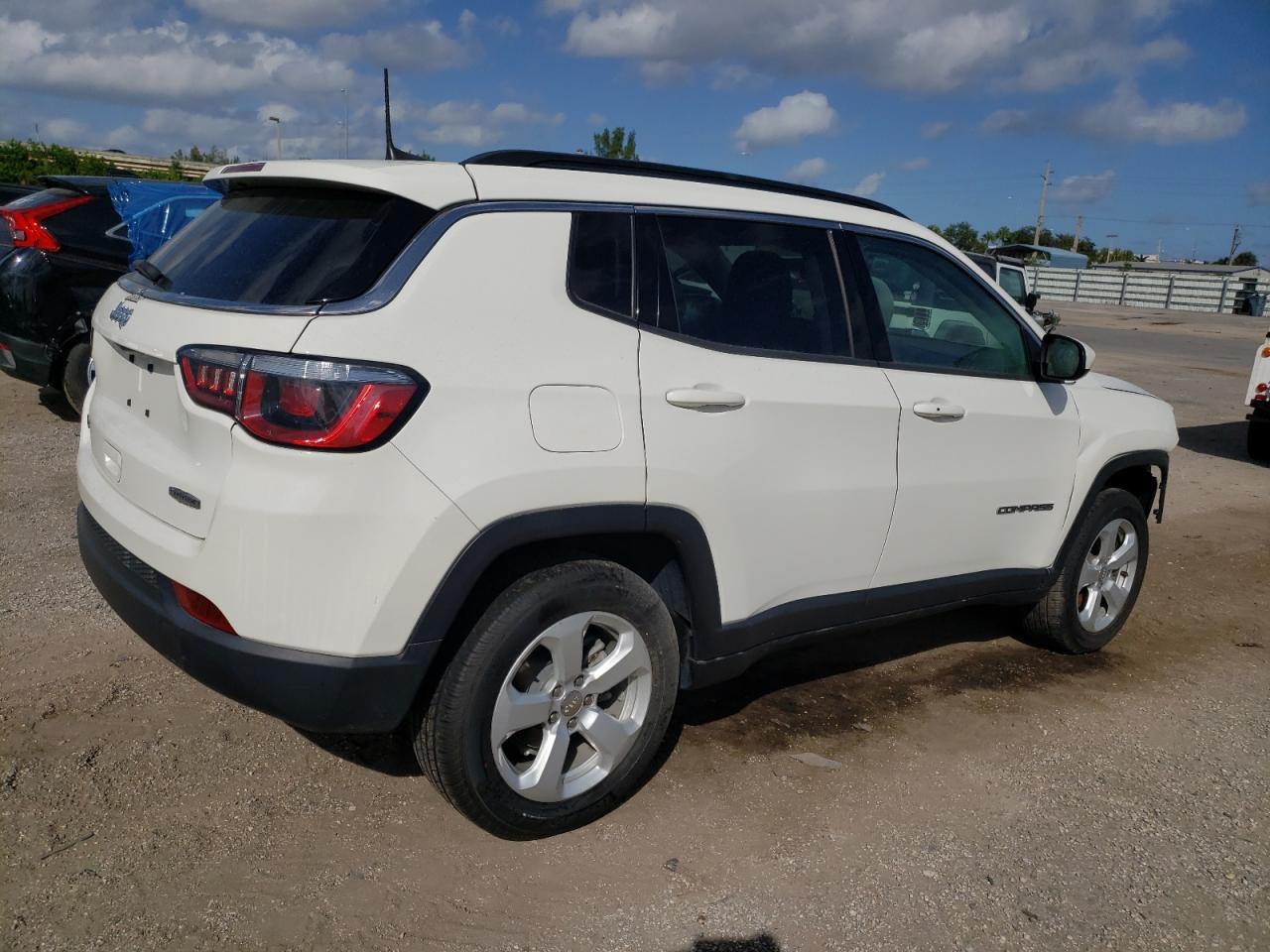 Изображение 3 2019 JEEP COMPASS LATITUDE 2019 с VIN 3C4NJDBBXKT656236