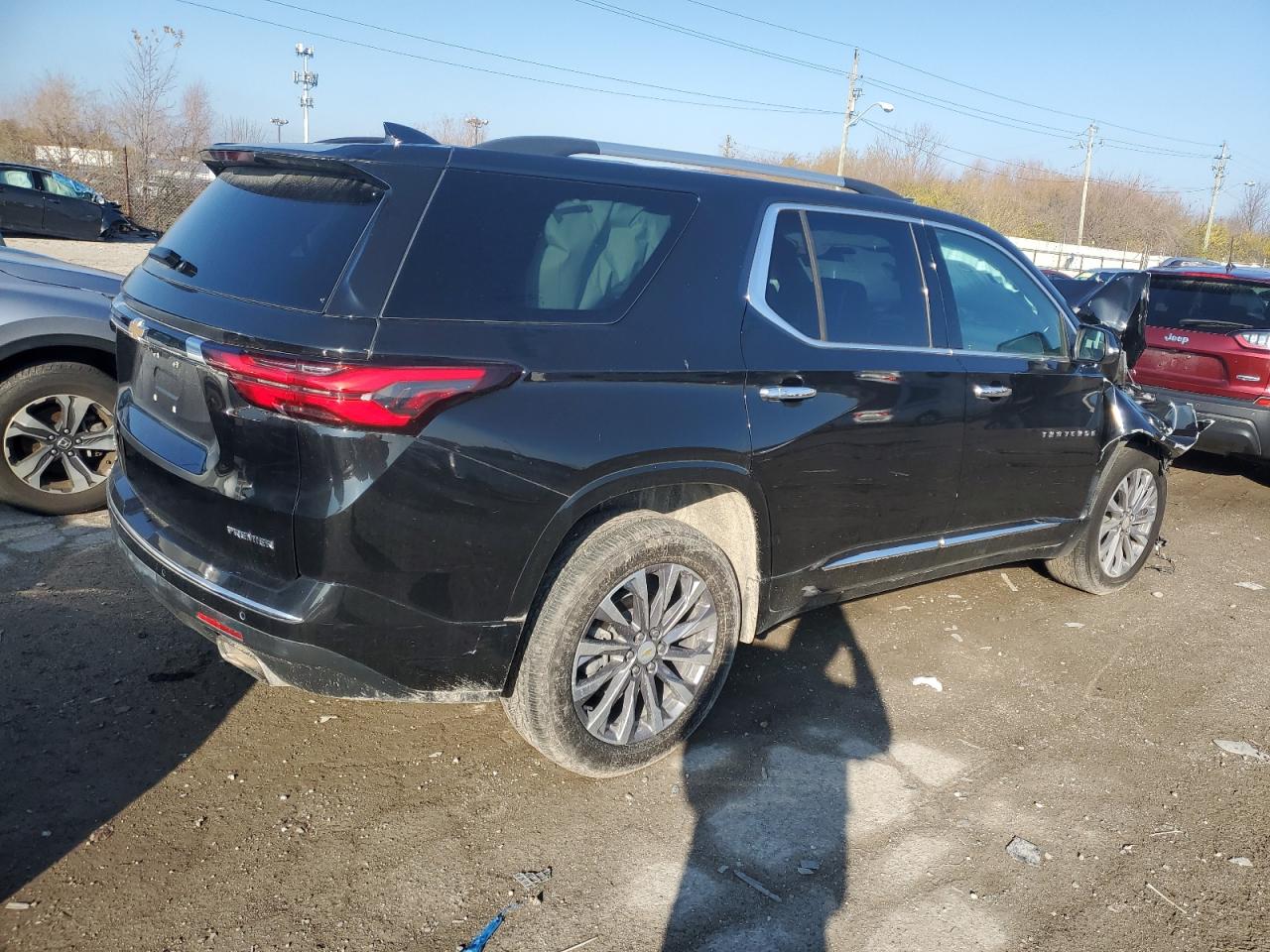 Image 3 of 2022 CHEVROLET TRAVERSE PREMIER 2022 with VIN 1GNEVKKW4NJ103435
