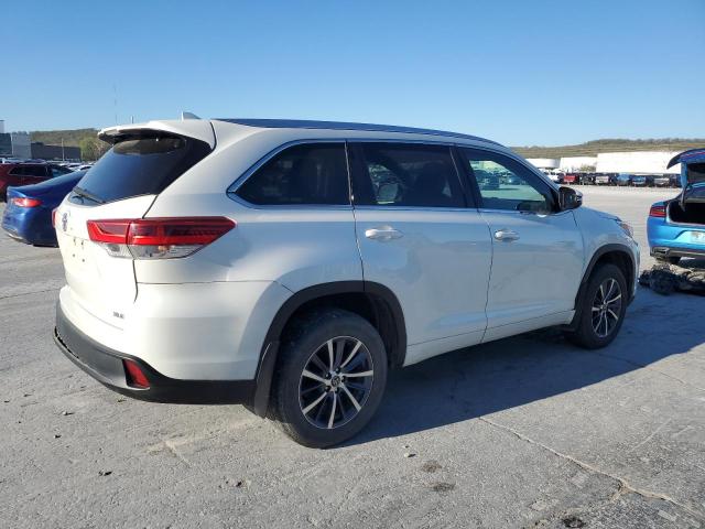 Изображение 3 2017 TOYOTA HIGHLANDER SE 2017 с VIN 5TDKZRFH2HS520466