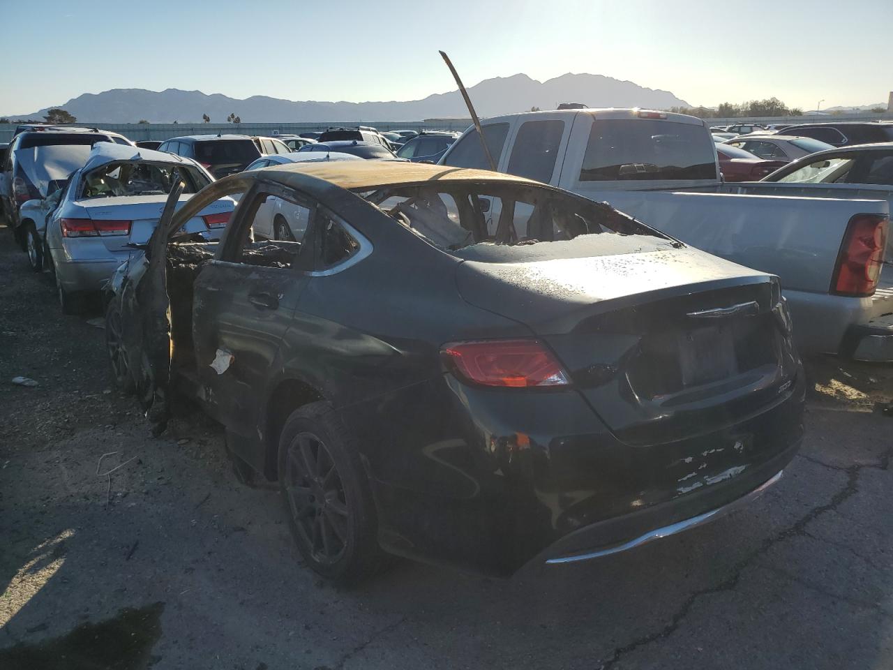 Obraz 2 z 2015 CHRYSLER 200 LIMITED 2015 z VIN 1C3CCCAB2FN656156