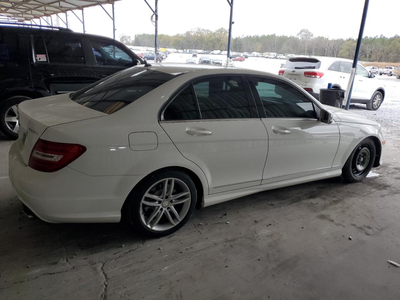 Image 3 of 2013 MERCEDES-BENZ C 300 4MATIC 2013 with VIN WDDGF8AB5DA793037
