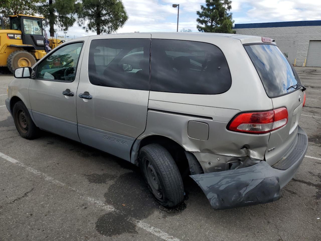 Image 2 of 2001 TOYOTA SIENNA CE 2001 with VIN 4T3ZF19C91U404050
