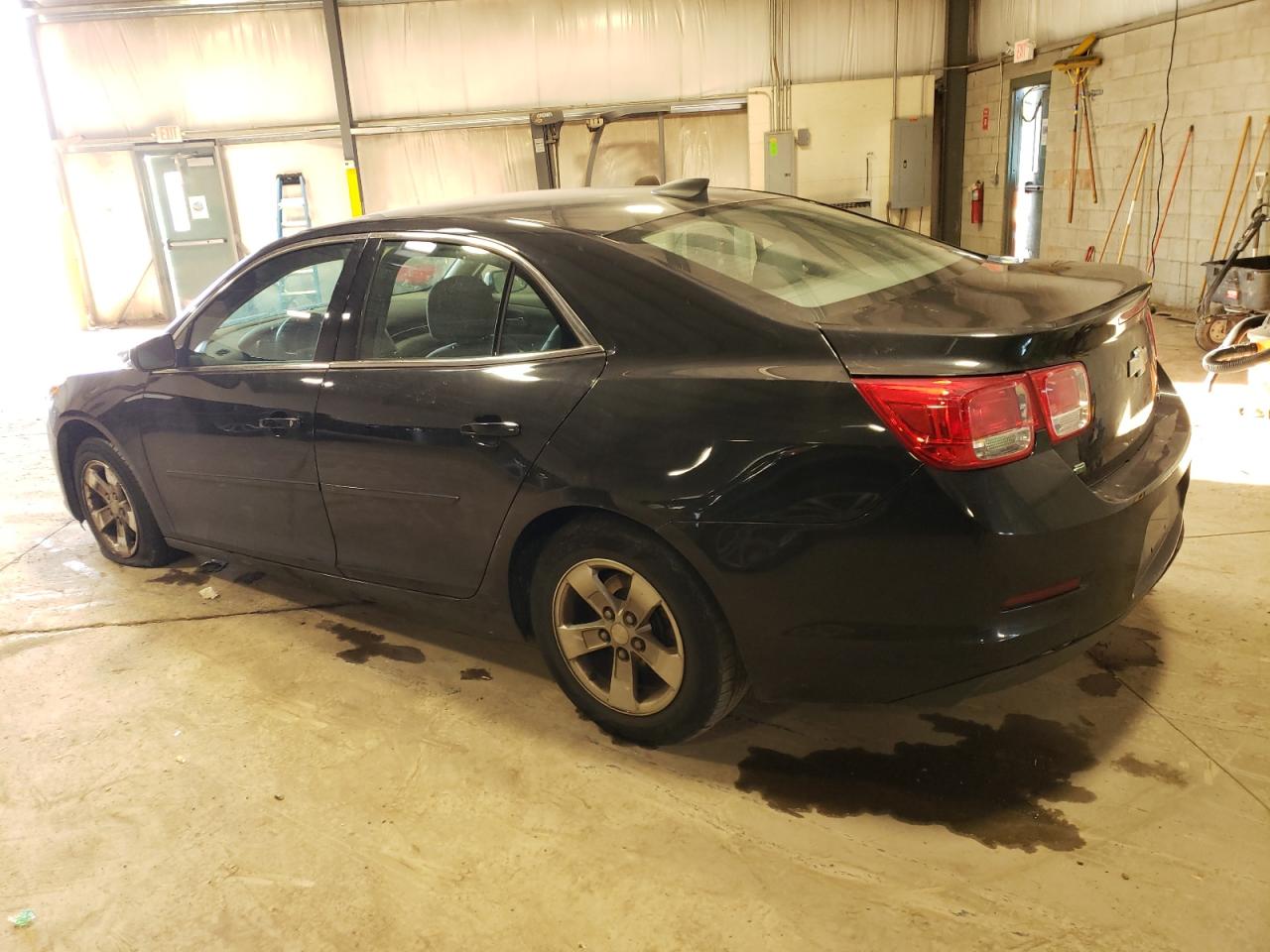 Изображение 2 2015 CHEVROLET MALIBU LS 2015 с VIN 1G11B5SL2FF167431