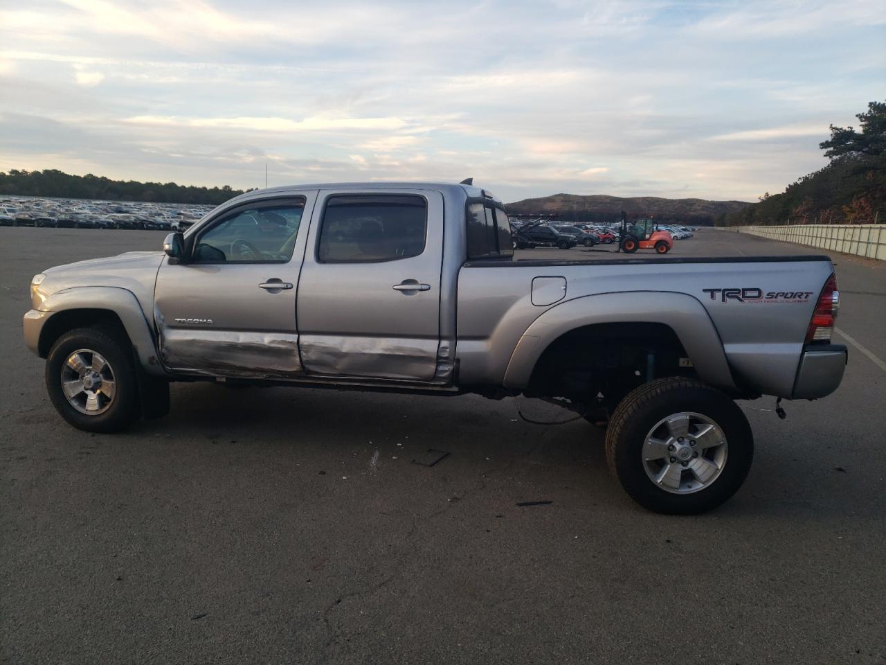 Image 2 of 2015 TOYOTA TACOMA DOUBLE CAB LONG BED 2015 with VIN 3TMMU4FN1FM087106