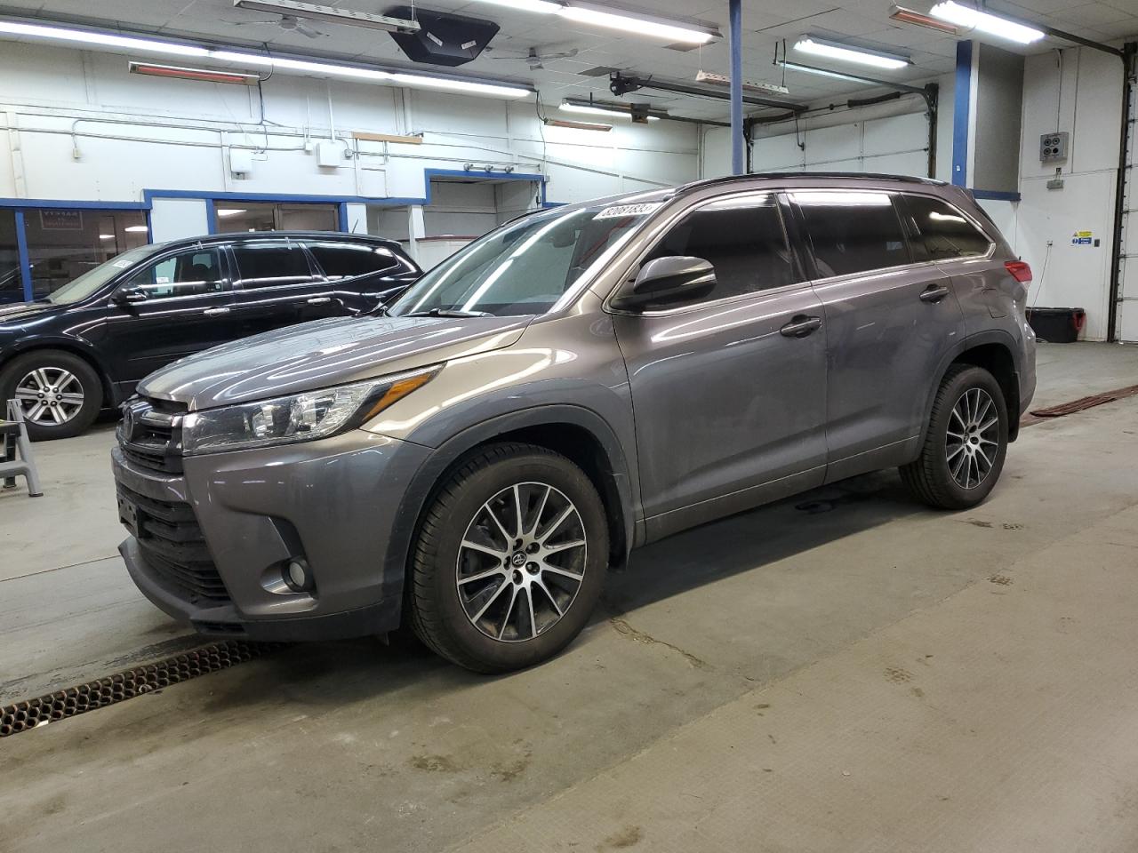 Obraz 1 z 2018 TOYOTA HIGHLANDER SE 2018 z VIN 5TDJZRFH8JS870024