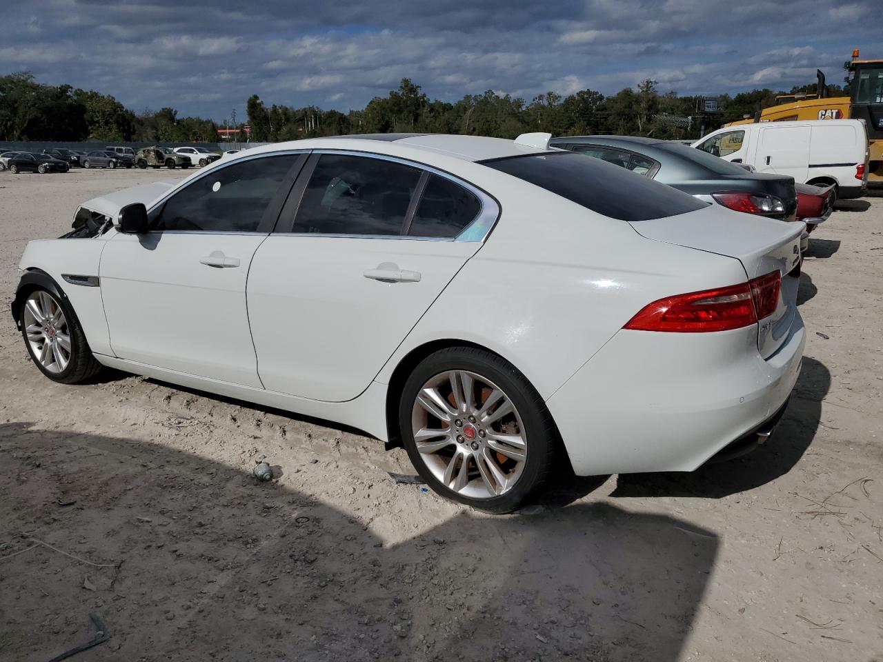 Image 2 of 2019 JAGUAR XE PREMIUM 2019 with VIN SAJAD4FX5KCP49383