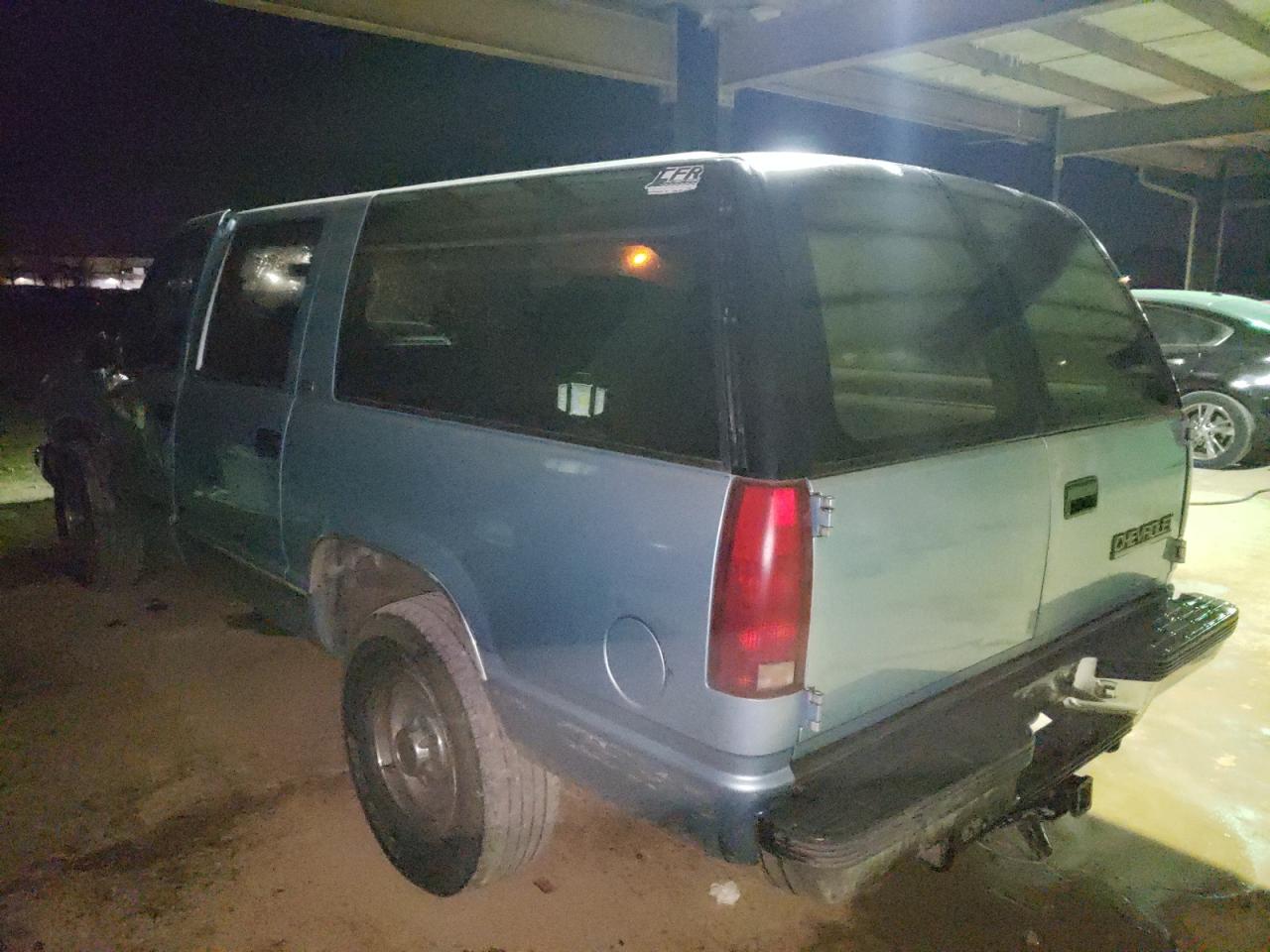 Image 2 of 1993 CHEVROLET SUBURBAN C2500 1993 with VIN 1GNGC26K0PJ399532