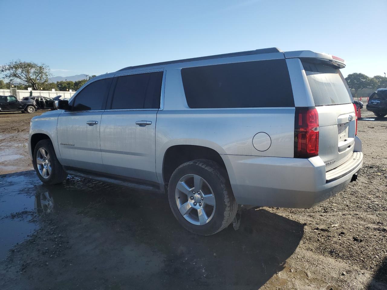 Изображение 2 2017 CHEVROLET SUBURBAN C1500  LS 2017 с VIN 1GNSCGKC2HR397838