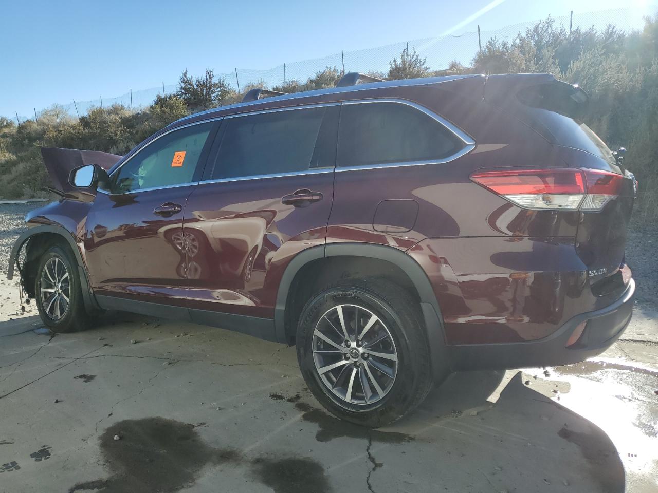Image 2 of 2019 TOYOTA HIGHLANDER SE 2019 with VIN 5TDJZRFH7KS714753