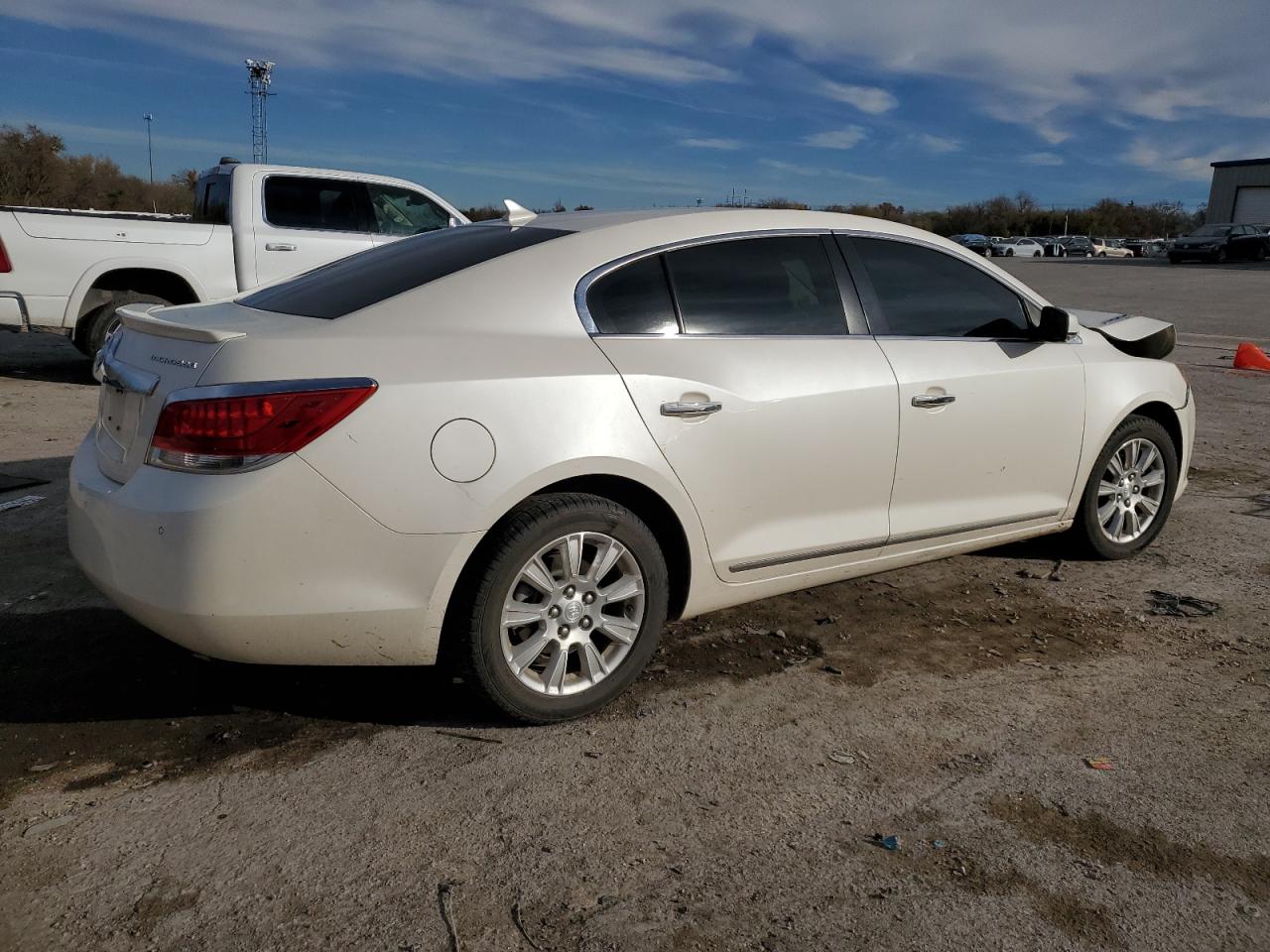 Obraz 3 z 2013 BUICK LACROSSE  2013 z VIN 1G4GC5ER9DF208368