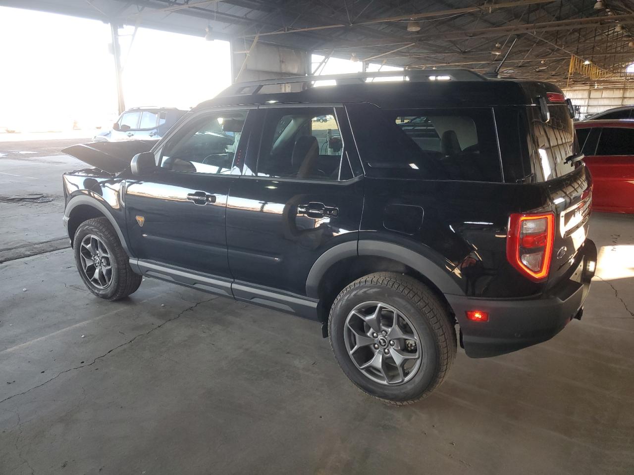 Obraz 2 z 2022 FORD BRONCO SPORT BADLANDS 2022 z VIN 3FMCR9D91NRD86978