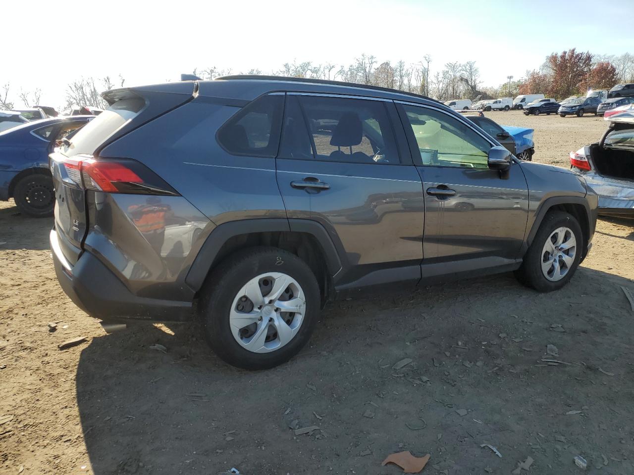 Image 3 of 2019 TOYOTA RAV4 LE 2019 with VIN JTMG1RFV0KD046913