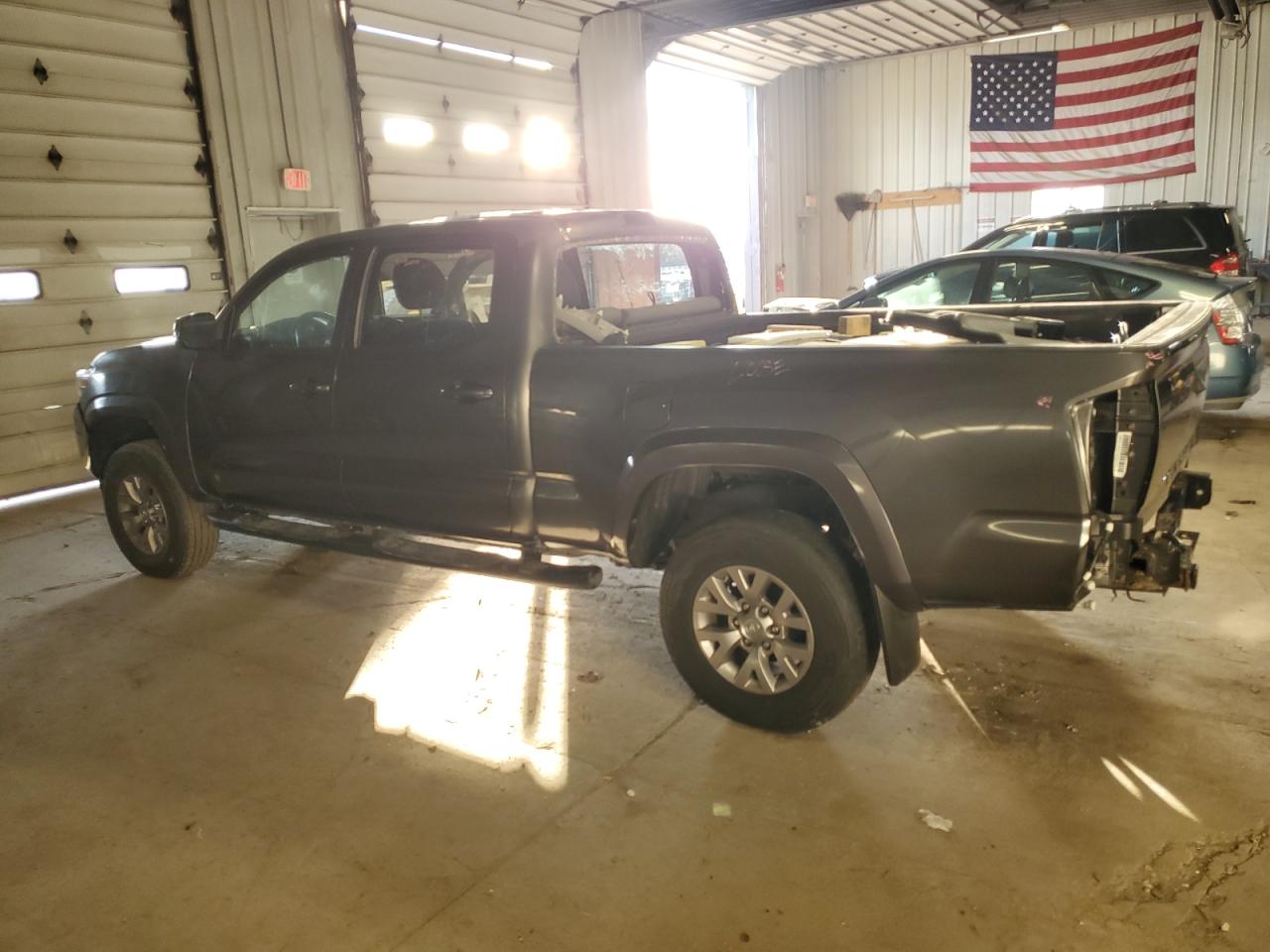 Image 2 of 2019 TOYOTA TACOMA DOUBLE CAB 2019 with VIN 3TMDZ5BN5KM064855