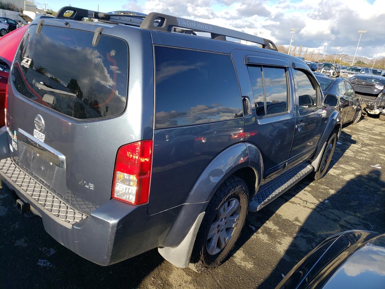 Image 3 of 2005 NISSAN PATHFINDER LE 2005 with VIN 5N1AR18UX5C704182