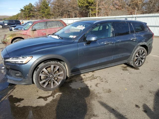 Obraz 2021 VOLVO V60 CROSS COUNTRY T5 MOMENTUM 2021