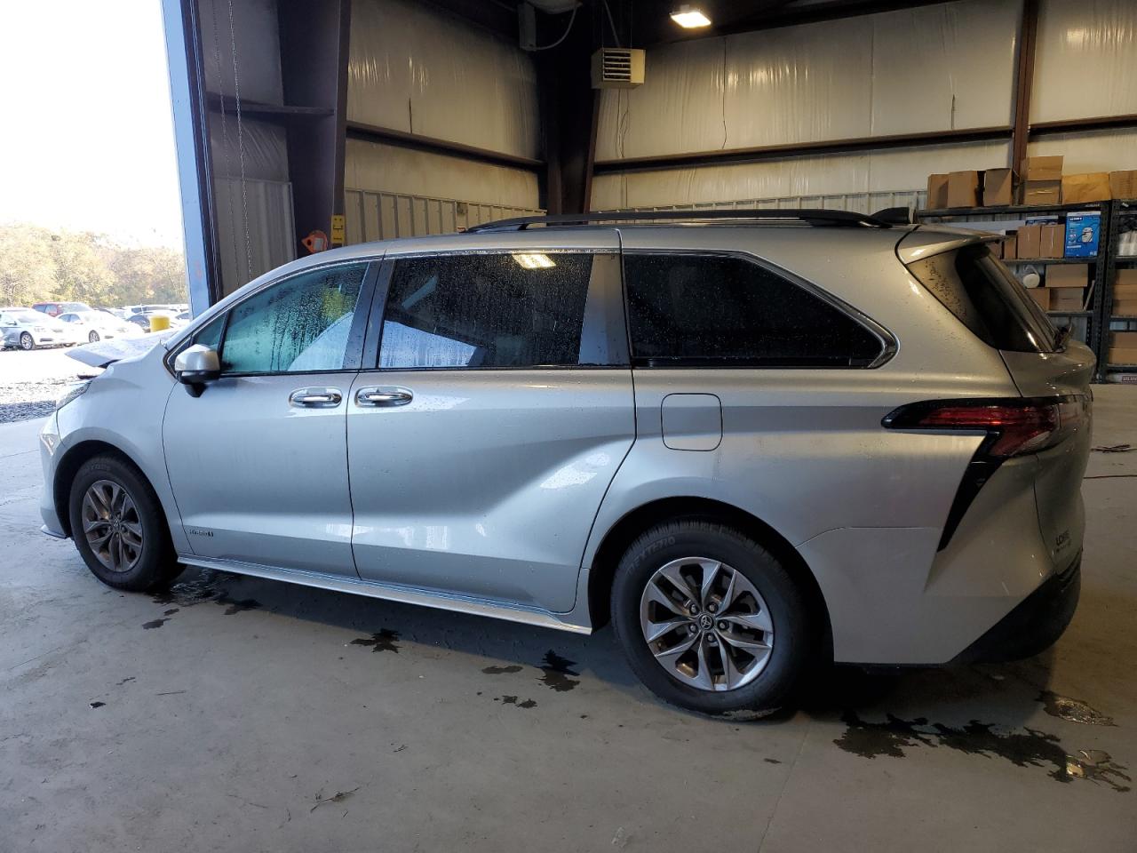 Obraz 2 z 2021 TOYOTA SIENNA XLE 2021 z VIN 5TDYRKEC1MS069466