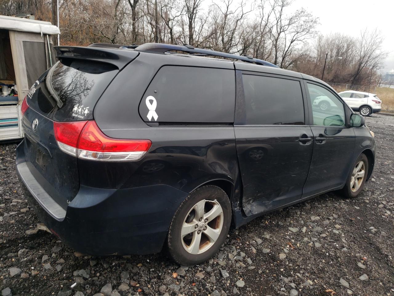 Image 3 of 2011 TOYOTA SIENNA LE 2011 with VIN 5TDKK3DC5BS152154