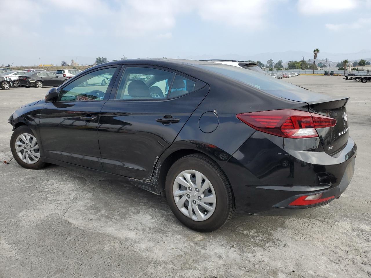 Image 2 of 2020 HYUNDAI ELANTRA SE 2020 with VIN KMHD74LFXLU011021
