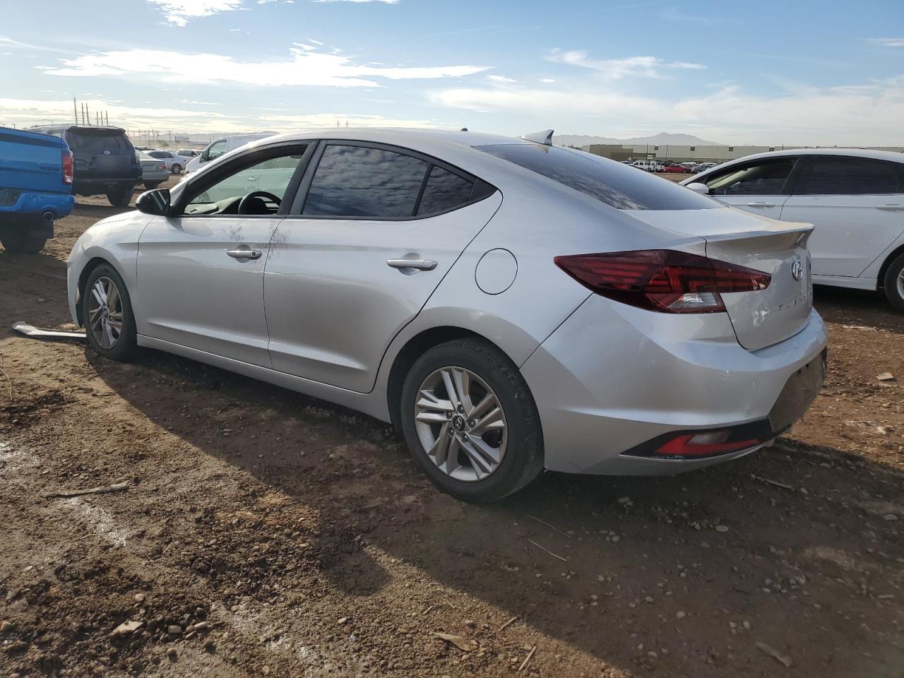 Изображение 2 2019 HYUNDAI ELANTRA SEL 2019 с VIN 5NPD84LF2KH447730