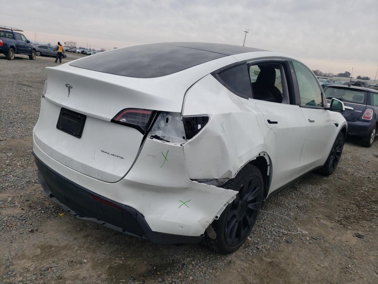 Obraz 3 z 2023 TESLA MODEL Y  2023 z VIN 7SAYGAEE1PF614692