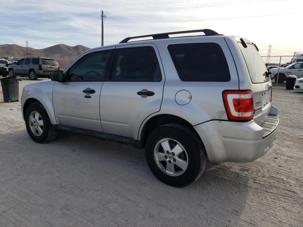 Изображение 2 2011 FORD ESCAPE XLT 2011 с VIN 1FMCU0DG8BKA22615